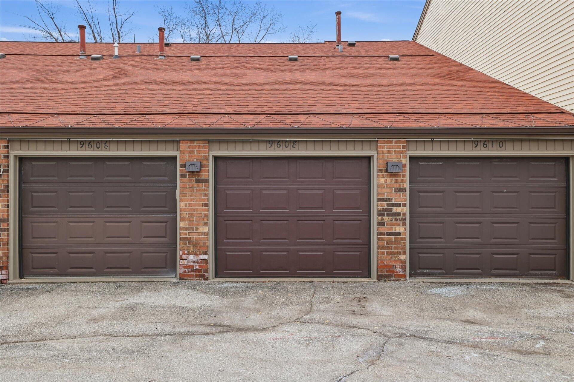 9608 West Bradley Road Milwaukee, WI 53224 - Photo 23 of 24 Garage