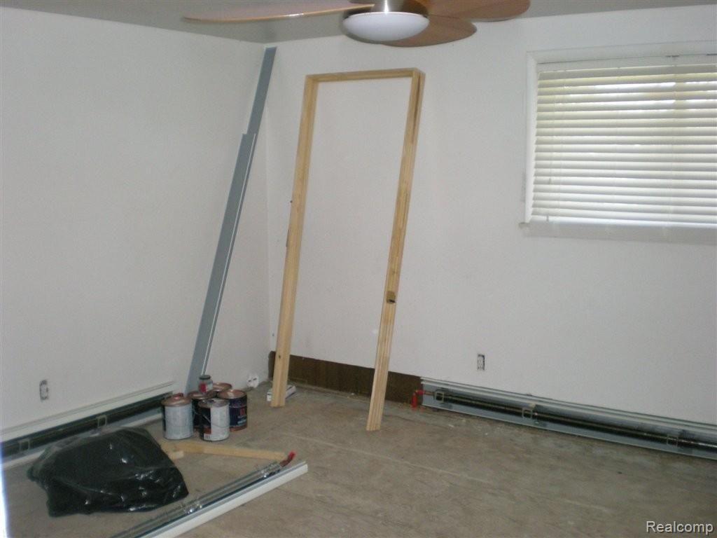 25795 Farmington Road Farmington, MI 48335 - Photo 12 of 22 bedroom 4.jpg