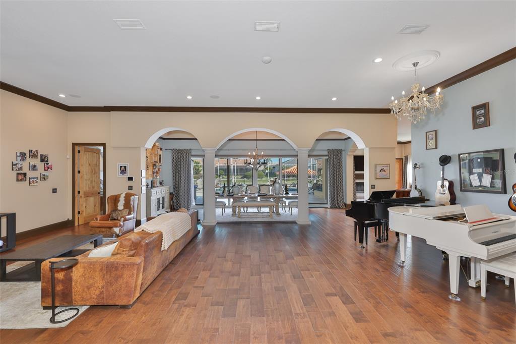 9805 Compass Point Way Tampa, FL 33615 - Photo 18 of 94