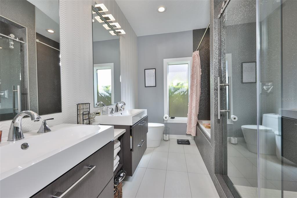 9805 Compass Point Way Tampa, FL 33615 - Photo 52 of 94