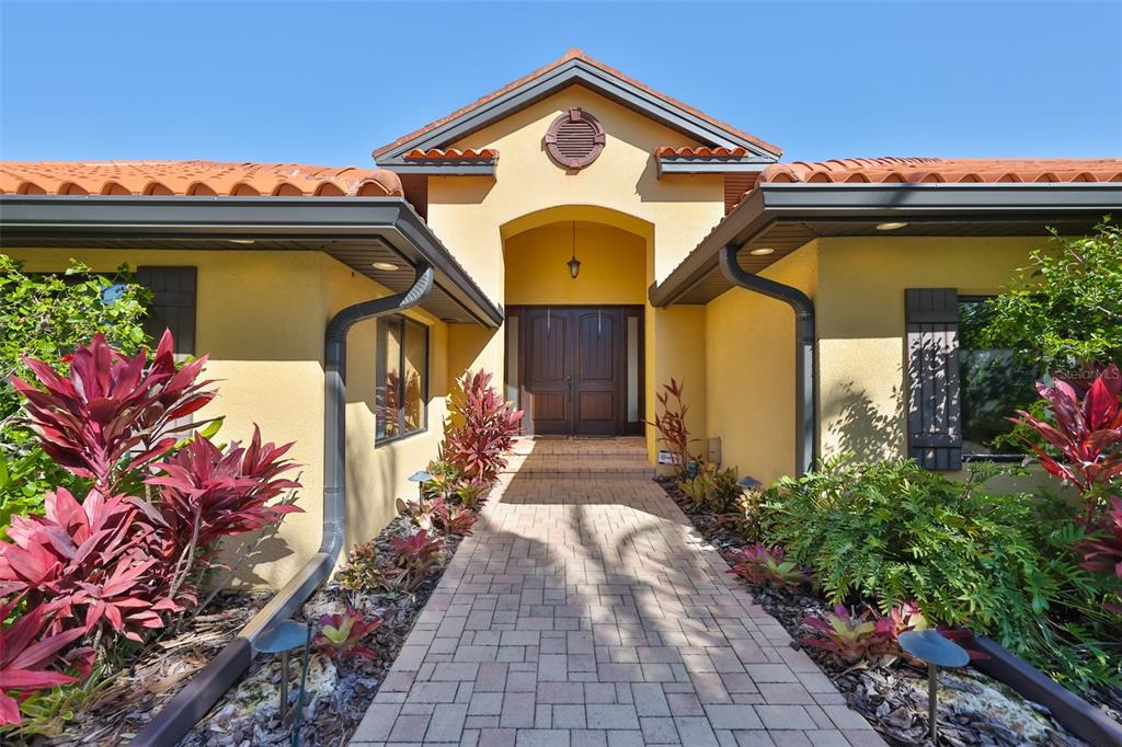 9805 Compass Point Way Tampa, FL 33615 - Photo 8 of 94