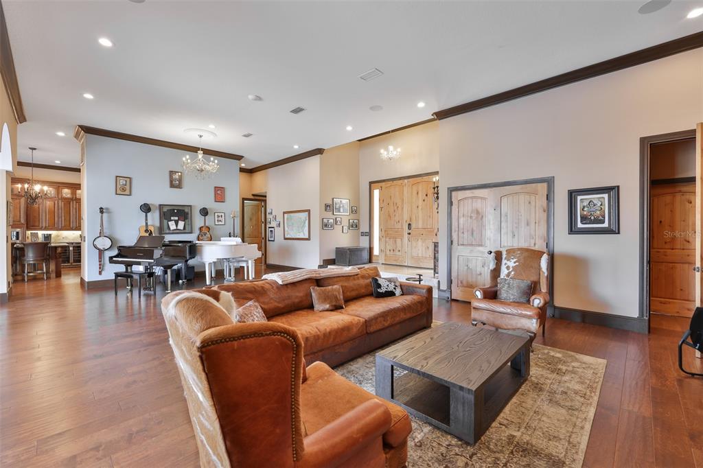 9805 Compass Point Way Tampa, FL 33615 - Photo 10 of 94