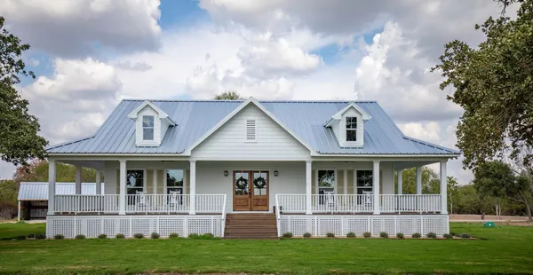 $1,095,000 | 1255 Cr 260 Road, Weimar, TX 78962