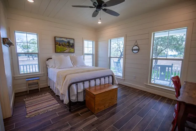 $1,190,000 | 1255 Cr 260 Road, Weimar, TX 78962