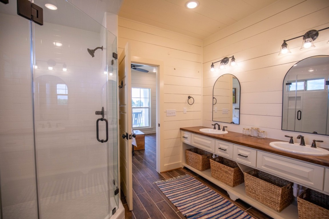 1255 Cr 260 Road Weimar, TX 78962 - Photo 14 of 37