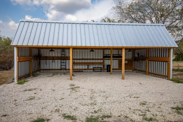 $1,190,000 | 1255 Cr 260 Road, Weimar, TX 78962