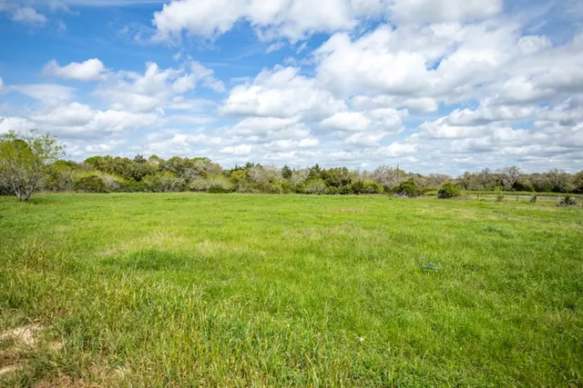 $1,190,000 | 1255 Cr 260 Road, Weimar, TX 78962