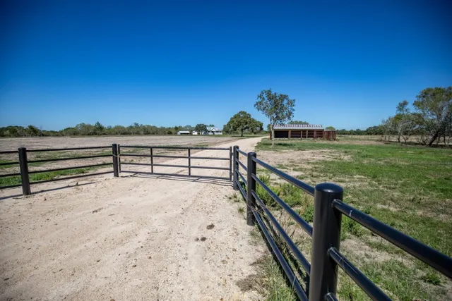 $1,190,000 | 1255 Cr 260 Road, Weimar, TX 78962