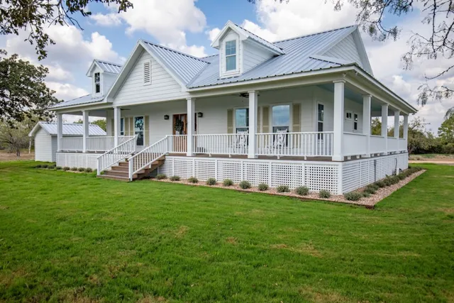 $1,190,000 | 1255 Cr 260 Road, Weimar, TX 78962