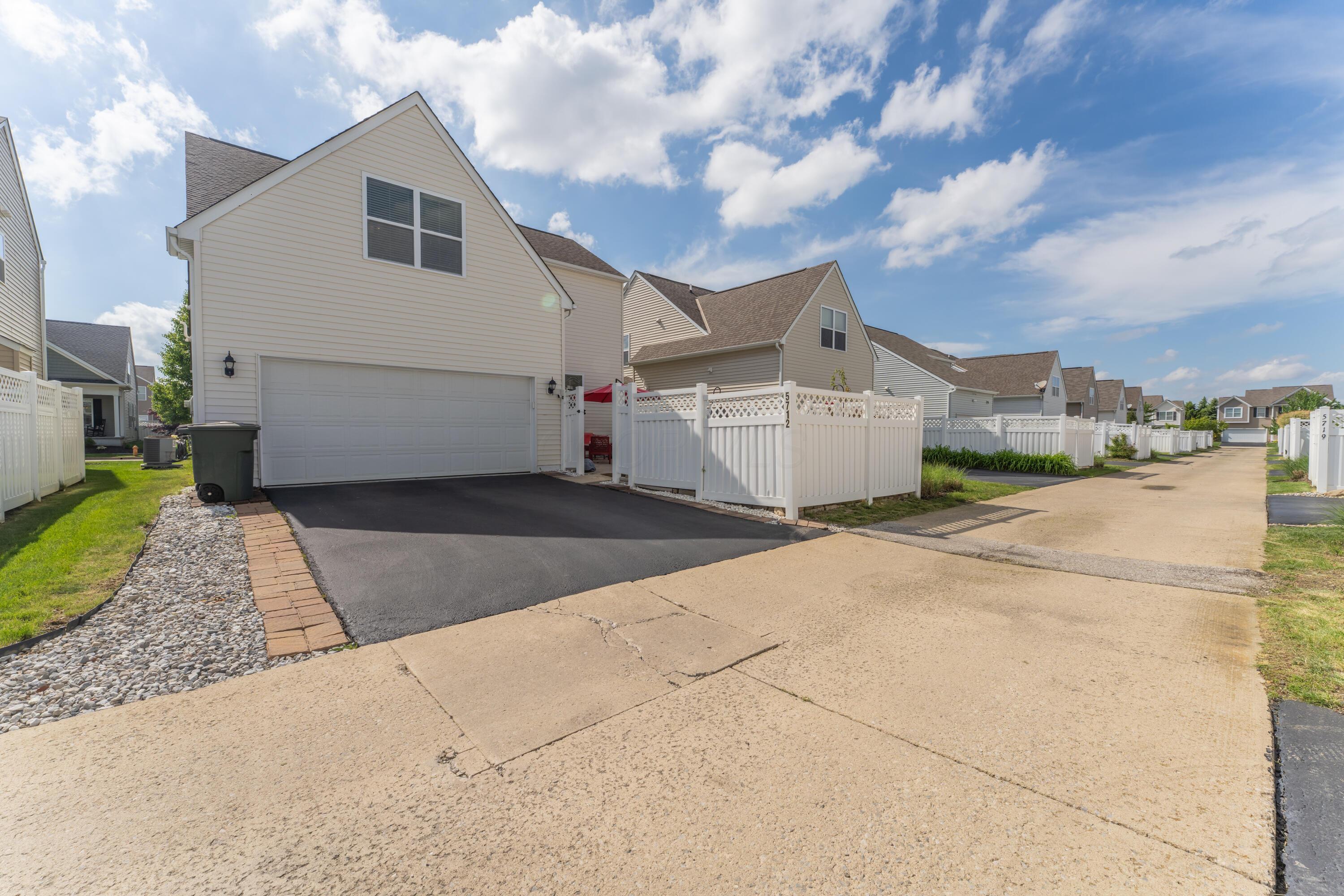5712 Stearns Road Dublin, OH 43016 - Photo 42 of 42 5712Streams-2231-HDR