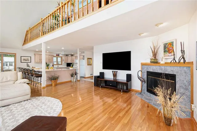 $449,900 | 512 Lake Shore Drive, Craig, MO 64437