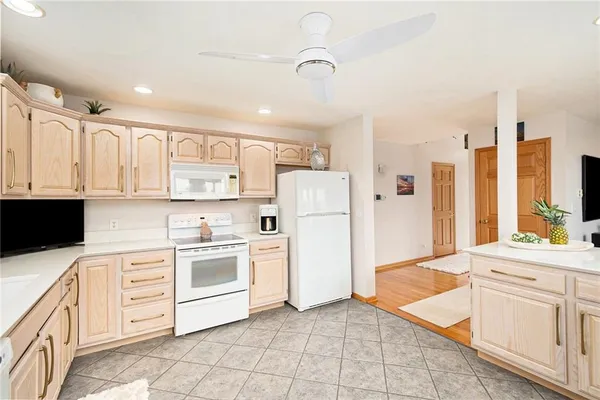 $449,900 | 512 Lake Shore Drive, Craig, MO 64437