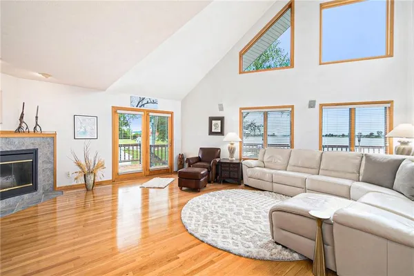 $449,900 | 512 Lake Shore Drive, Craig, MO 64437