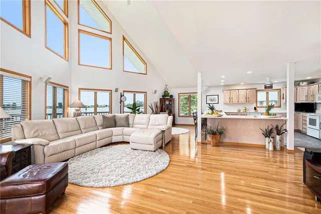 $449,900 | 512 Lake Shore Drive, Craig, MO 64437