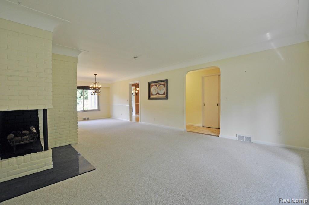 482 Shoreham Road Grosse Pointe, MI 48236 - Photo 4 of 34 4.jpg