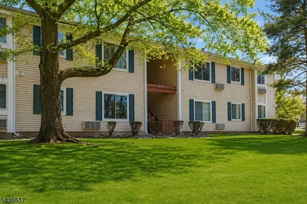 $2,200 | 22 Bolton Court, Somerset, NJ 08873