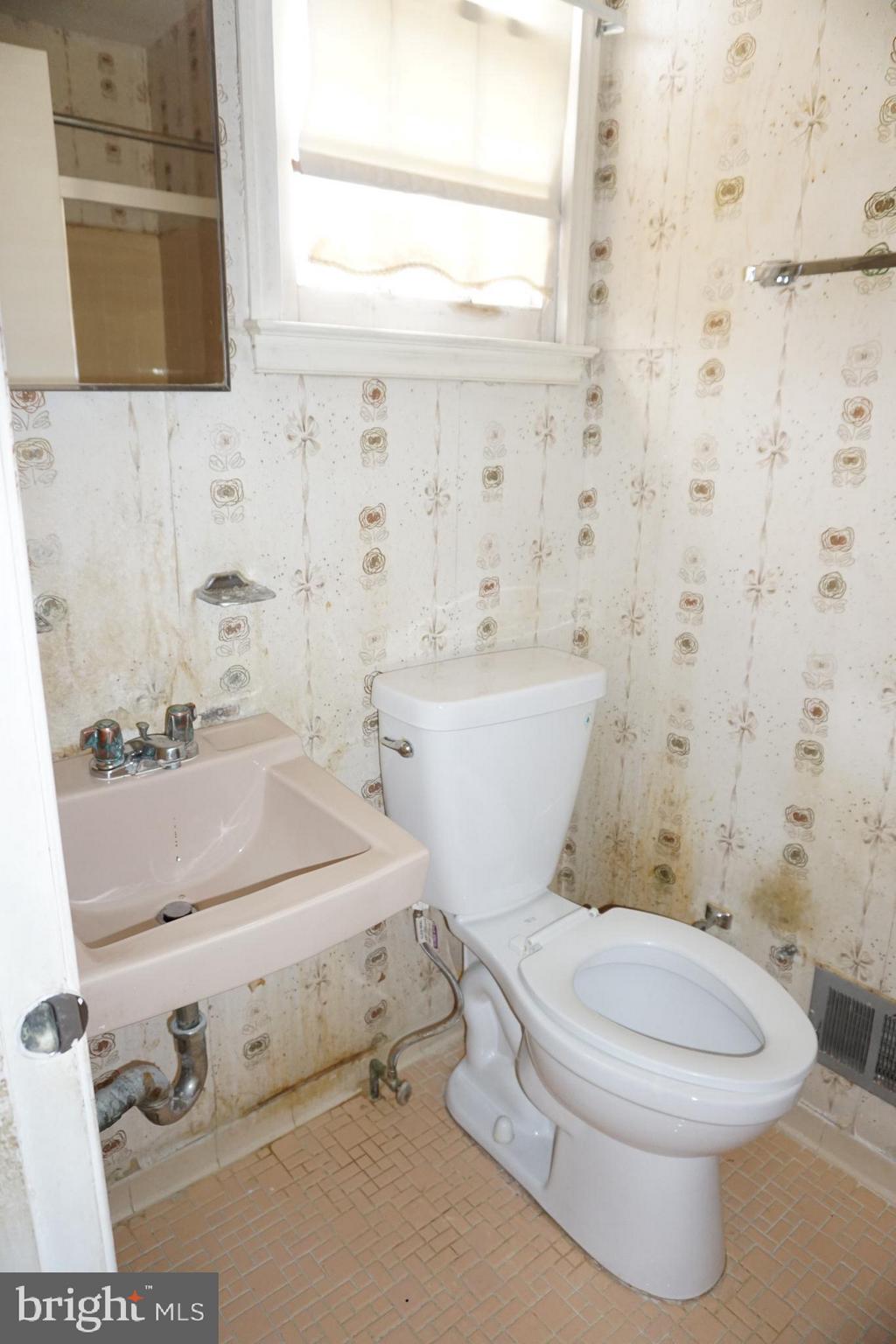1317 Canyon Road Silver Spring, MD 20904 - Photo 22 of 26 Master bath