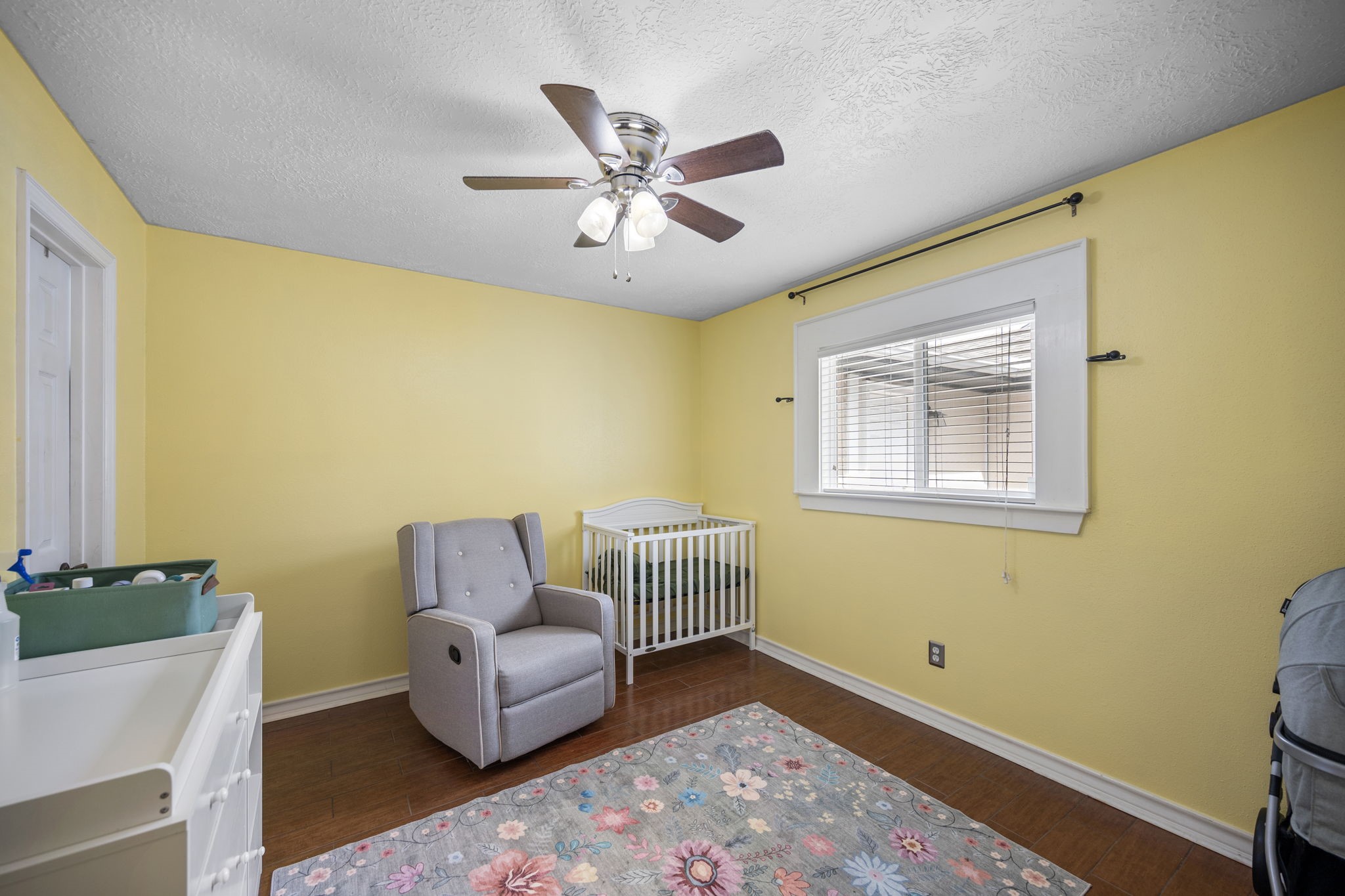 2327 Colonial Ridge Drive Friendswood, TX 77546 - Photo 21 of 27 a living room with furniture and a window