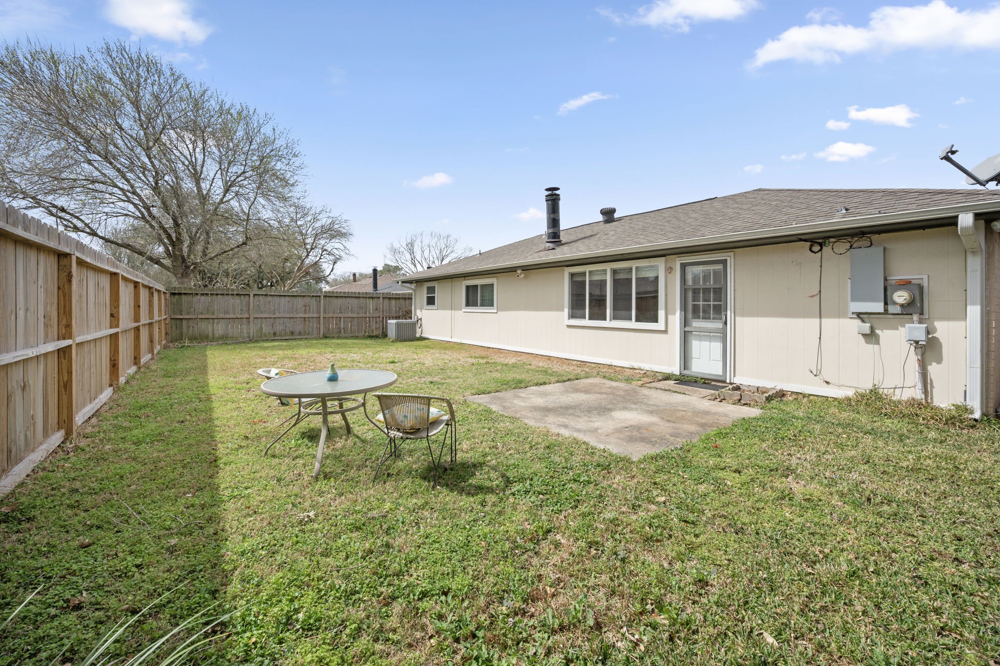 2327 Colonial Ridge Drive Friendswood, TX 77546 - Photo 25 of 27 a view of a house with backyard and sitting area