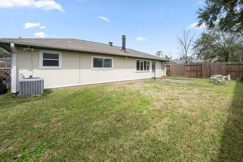 $285,000 | 2327 Colonial Ridge Drive, Friendswood, TX 77546
