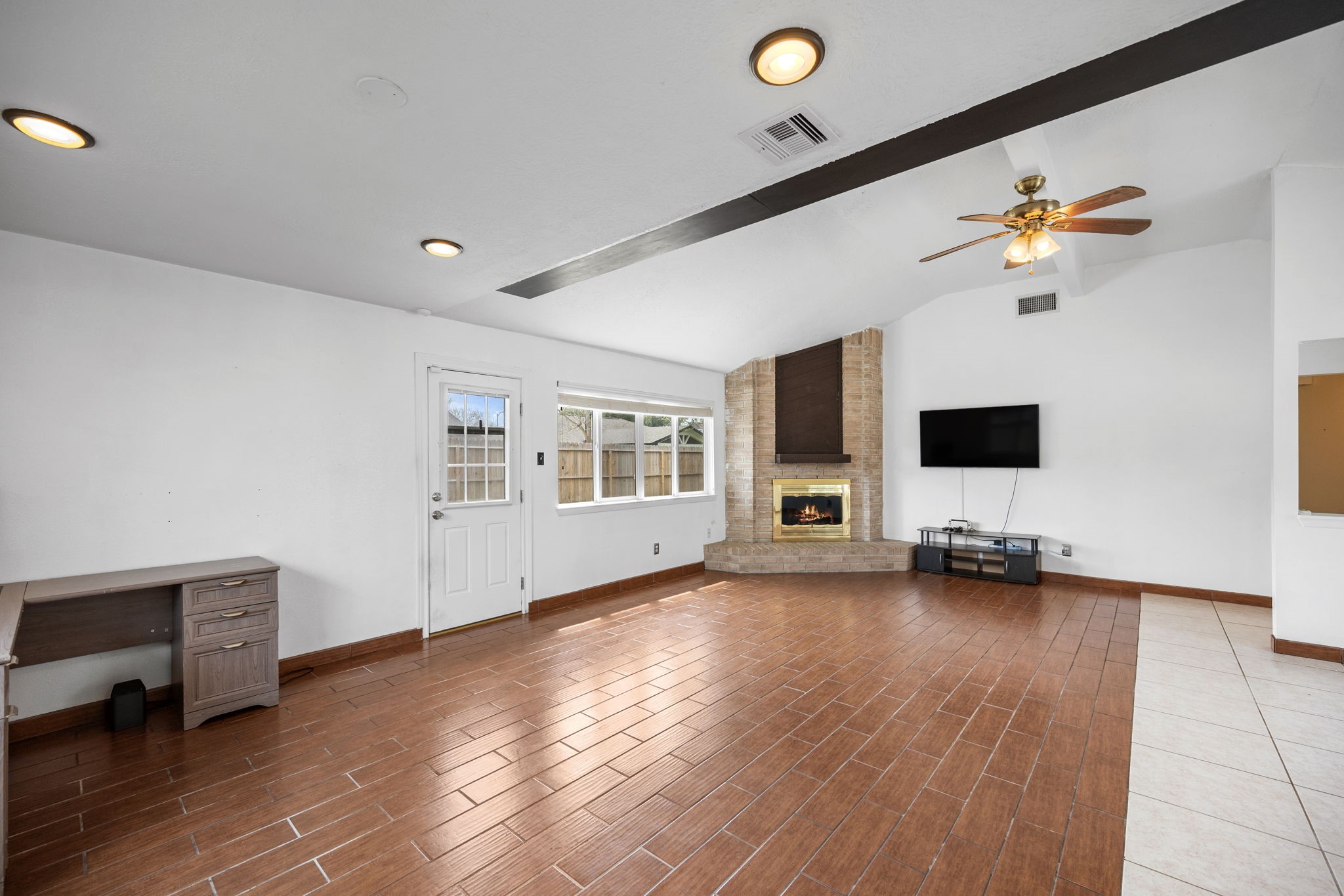 2327 Colonial Ridge Drive Friendswood, TX 77546 - Photo 4 of 27 a view of a livingroom with a flat screen tv