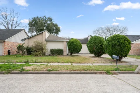 a view of a house with a yard and street