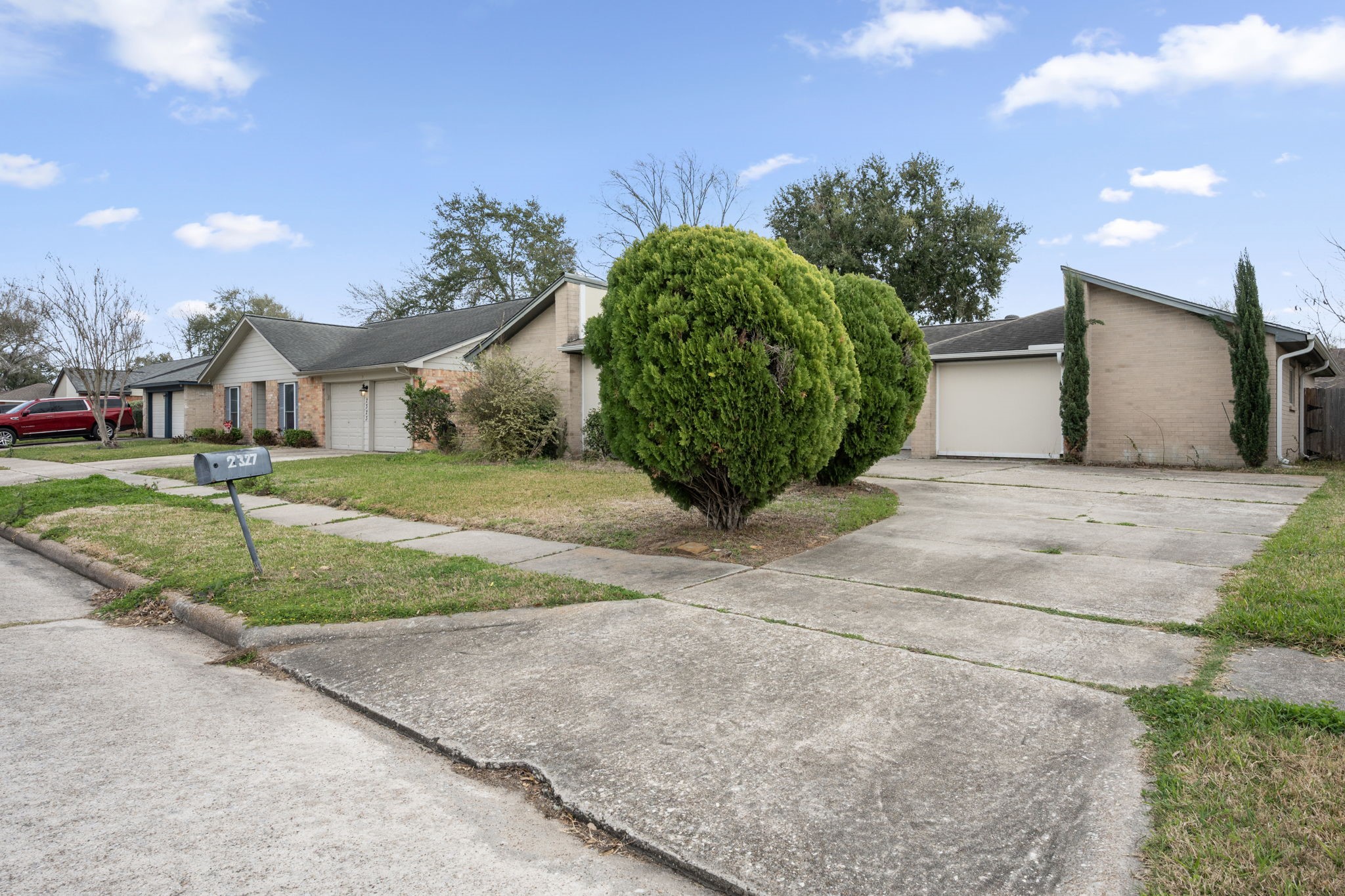 2327 Colonial Ridge Drive Friendswood, TX 77546 - Photo 7 of 27 a view of a back yard of the house