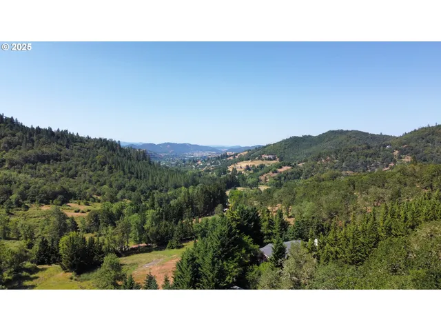 $739,900 | 2750 Southeast Booth Avenue, Roseburg, OR 97470
