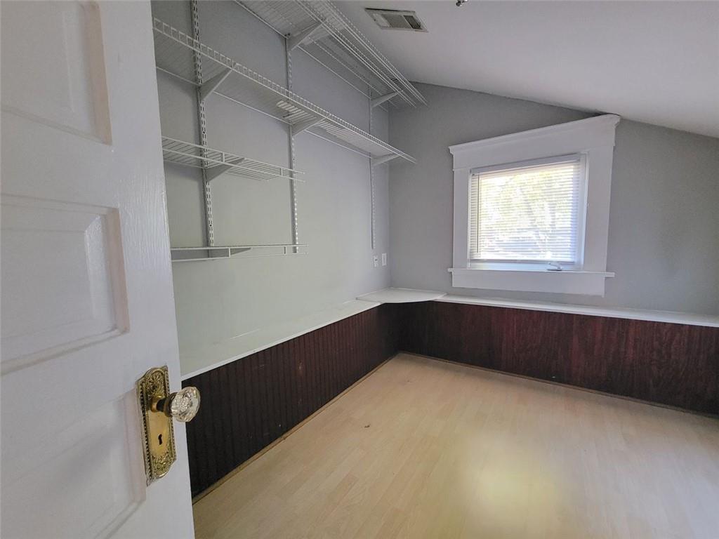 976 Delaware Avenue Southeast, Unit 2 Atlanta, GA 30316 - Photo 21 of 28 a bathroom with a bathtub