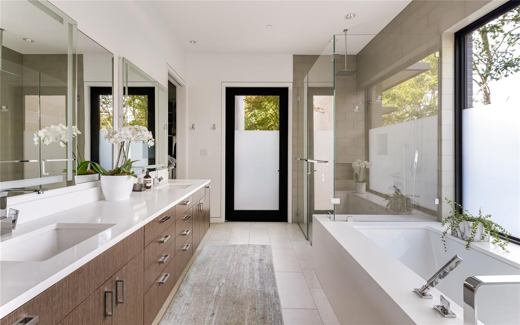 5420 Surrey Circle Dallas, TX 75209 - Photo 11 of 40 a spacious bathroom with a tub sink and mirror