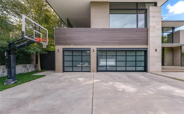 a house view with a outdoor space