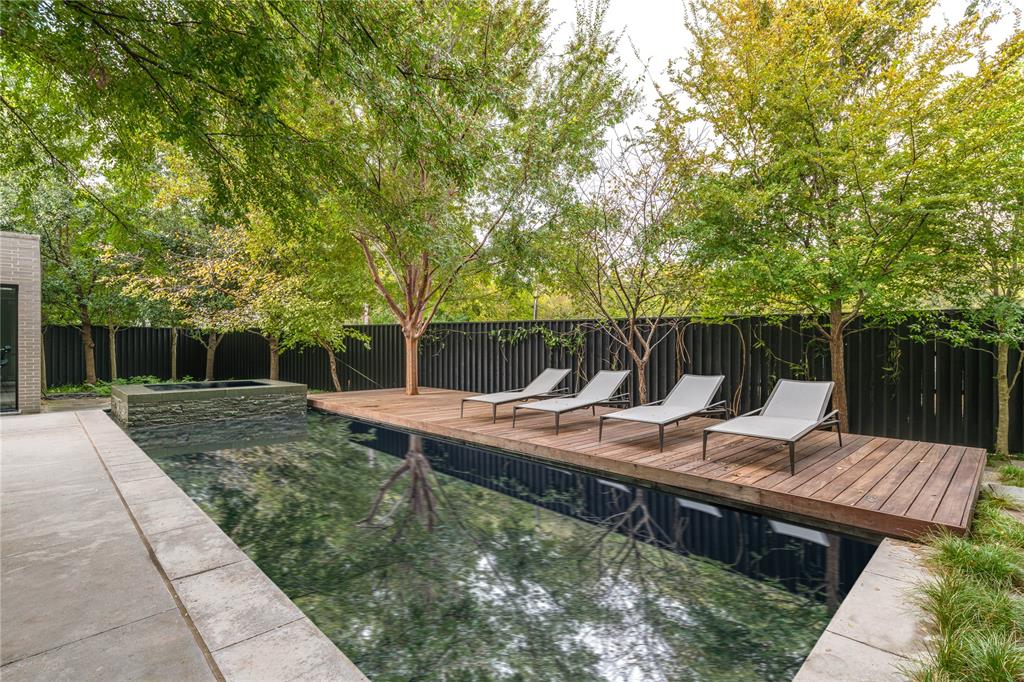 5420 Surrey Circle Dallas, TX 75209 - Photo 39 of 40 a view of backyard with sitting area