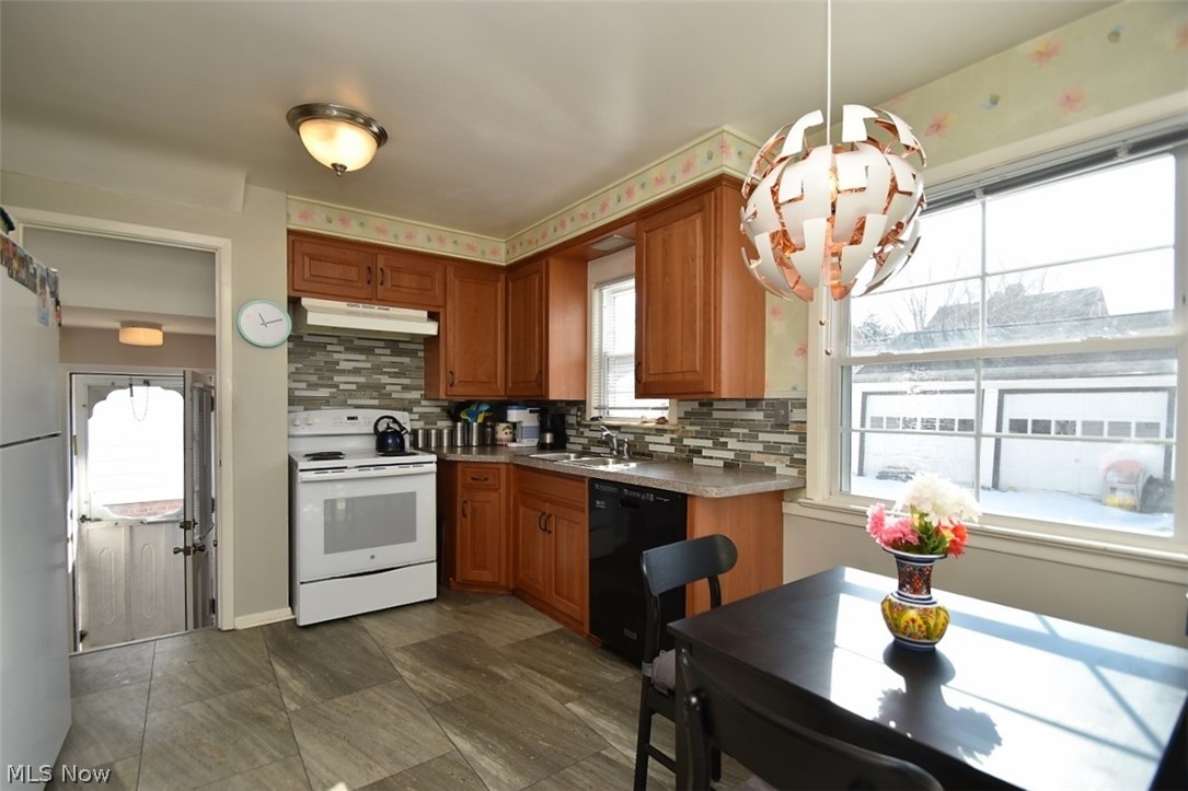 3690 Shannon Road Cleveland Heights, OH 44118 - Photo 13 of 23