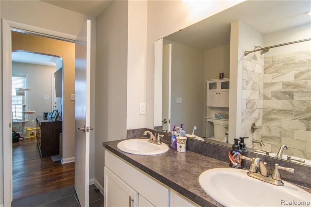 2890 Walbridge Drive Rochester Hills, MI 48307 - Photo 22 of 40