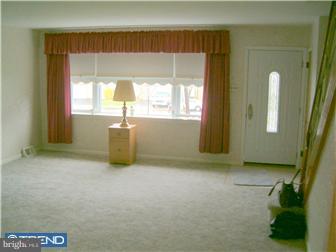 12039 Academy Road Philadelphia, PA 19154 - Photo 2 of 7 Living Room