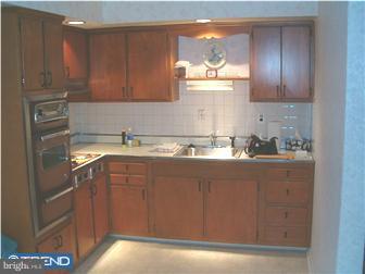 12039 Academy Road Philadelphia, PA 19154 - Photo 4 of 7 Kitchen