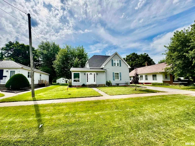 $165,000 | 1215 13th Street, Viola, IL 61486