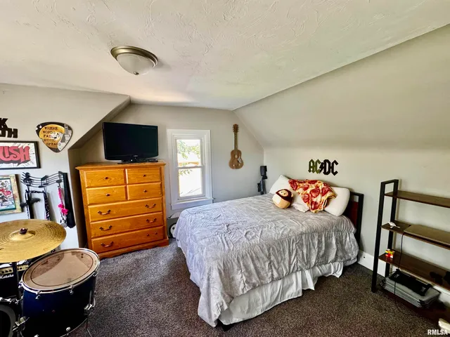 $165,000 | 1215 13th Street, Viola, IL 61486