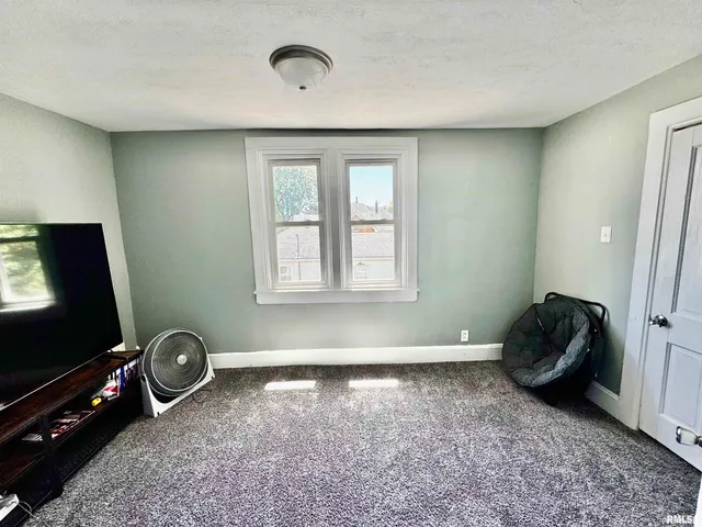 $165,000 | 1215 13th Street, Viola, IL 61486