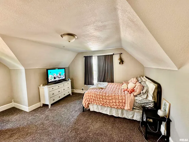 $165,000 | 1215 13th Street, Viola, IL 61486