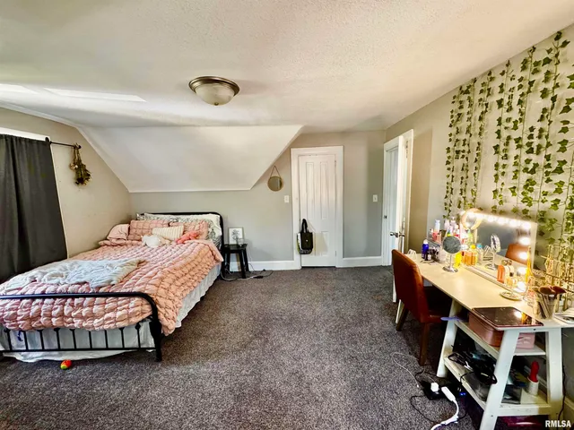 $165,000 | 1215 13th Street, Viola, IL 61486