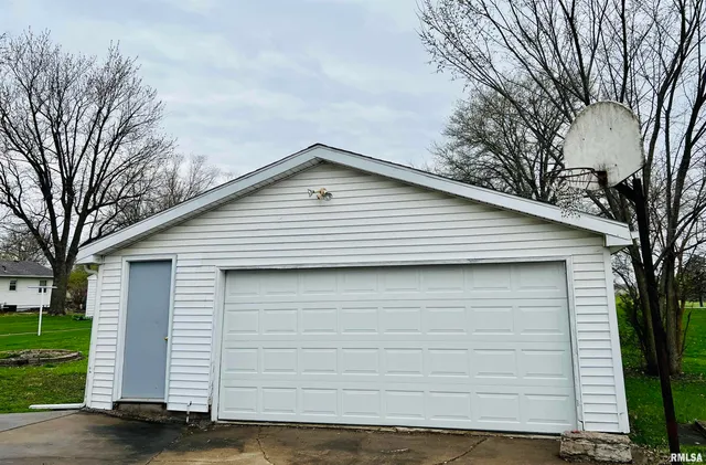 $165,000 | 1215 13th Street, Viola, IL 61486