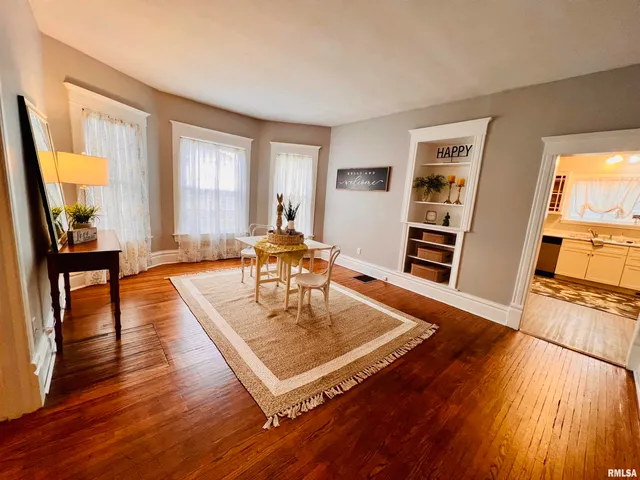 $165,000 | 1215 13th Street, Viola, IL 61486