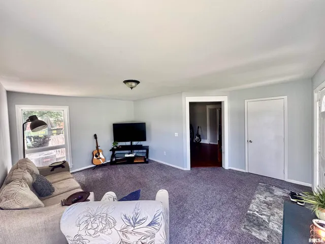 $165,000 | 1215 13th Street, Viola, IL 61486