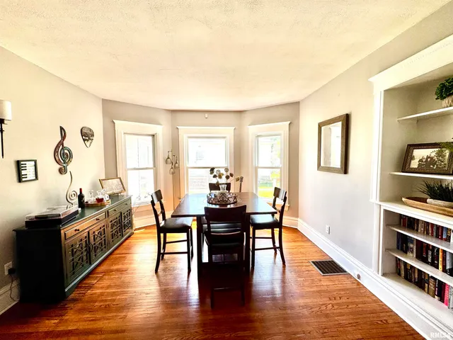 $165,000 | 1215 13th Street, Viola, IL 61486