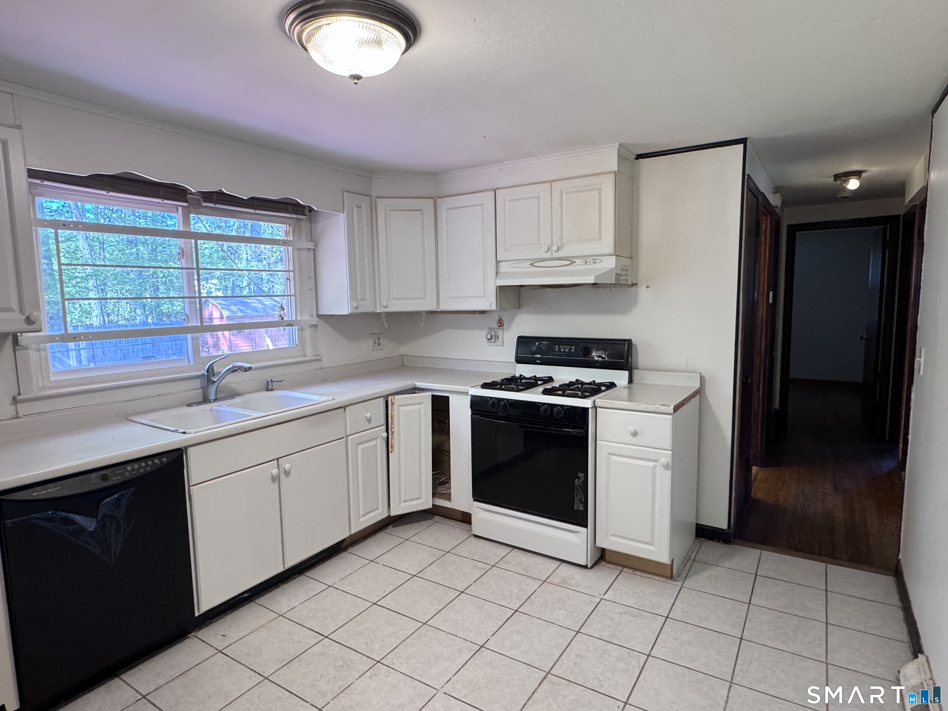 33 Thomas Street Windsor Locks, CT 06096 - Photo 6 of 33