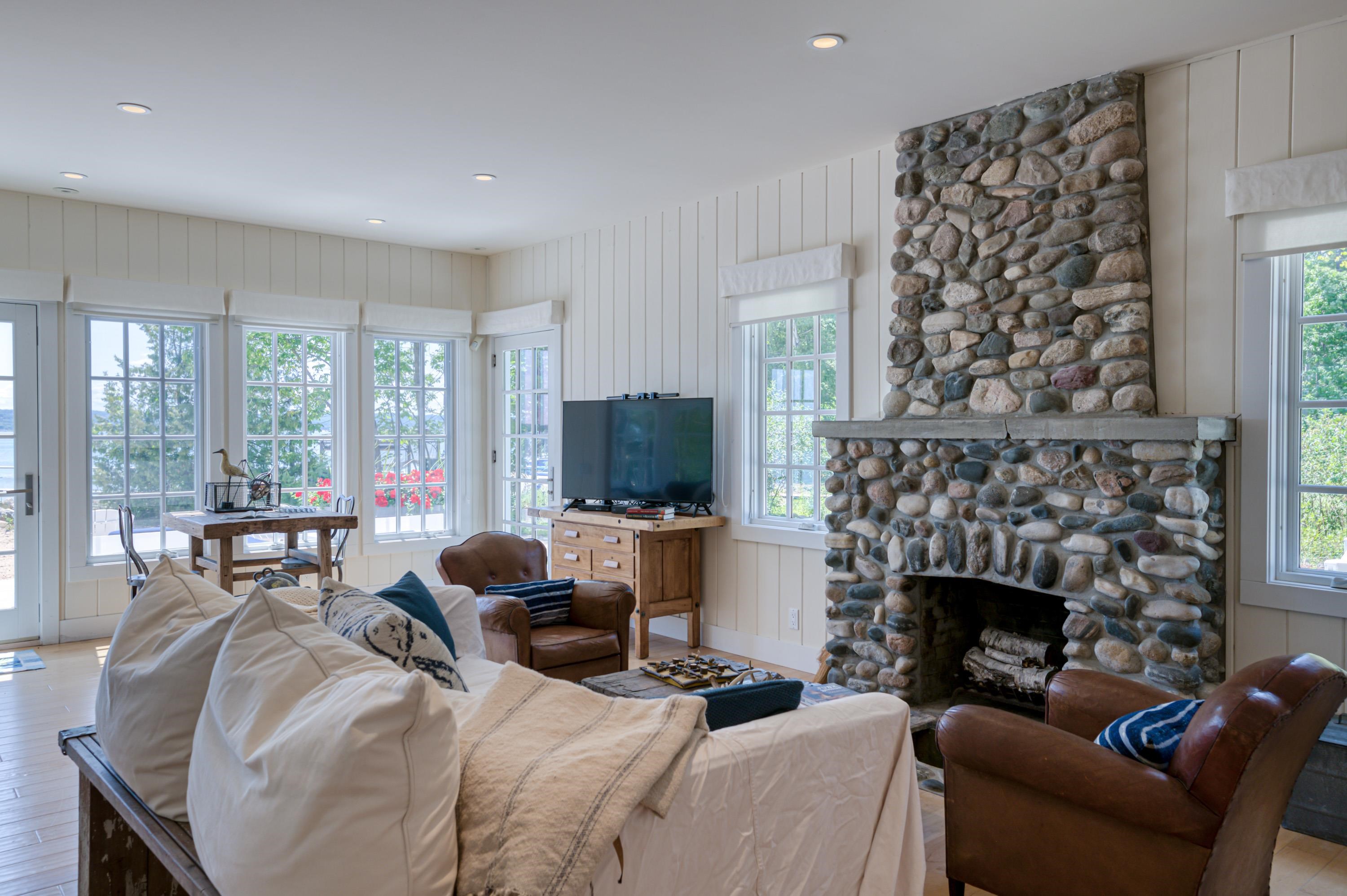 6298 East Shore Road Traverse City, MI 49686 - Photo 24 of 68 1911641-23.JPG