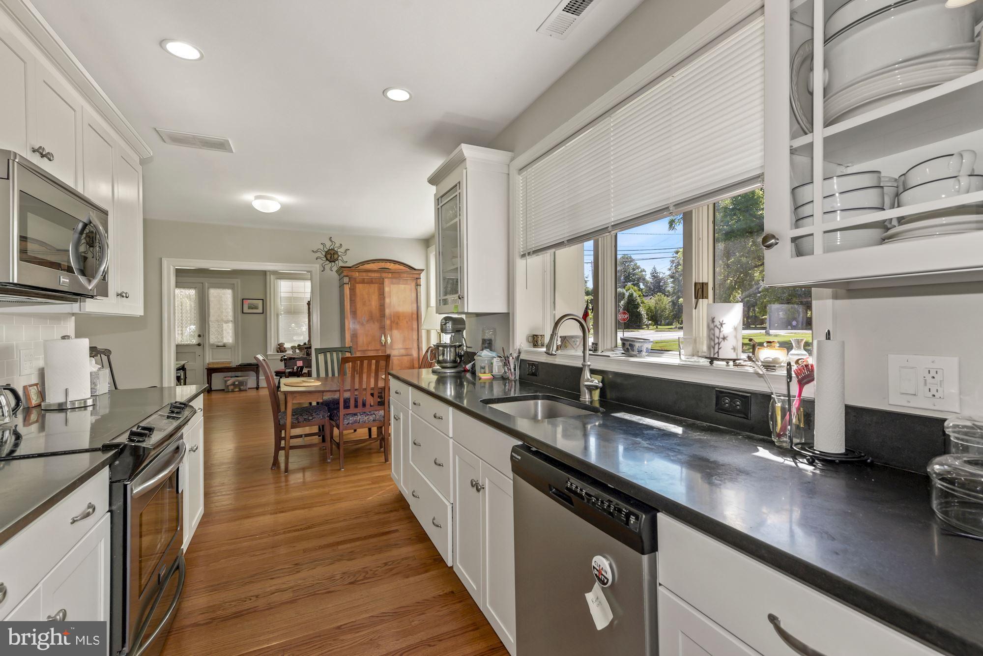 300 North Stanwick Road Moorestown, NJ 08057 - Photo 11 of 32 Kitchen