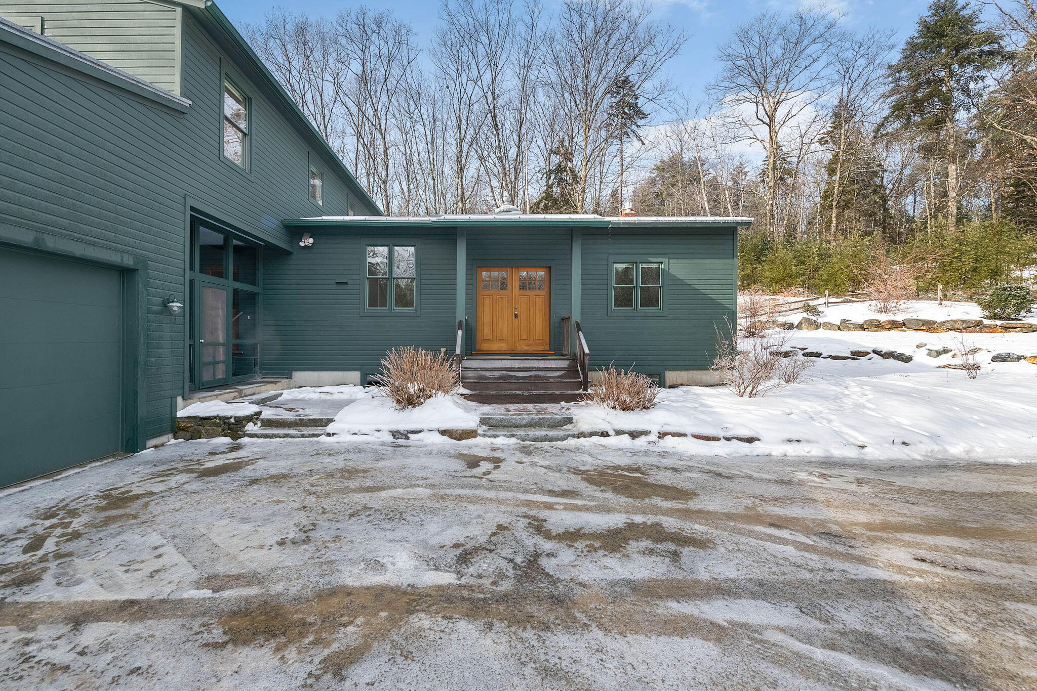 19 Spring Hill Lane Freeport, ME 04032 - Photo 2 of 14 5-web-or-mls-pic-5