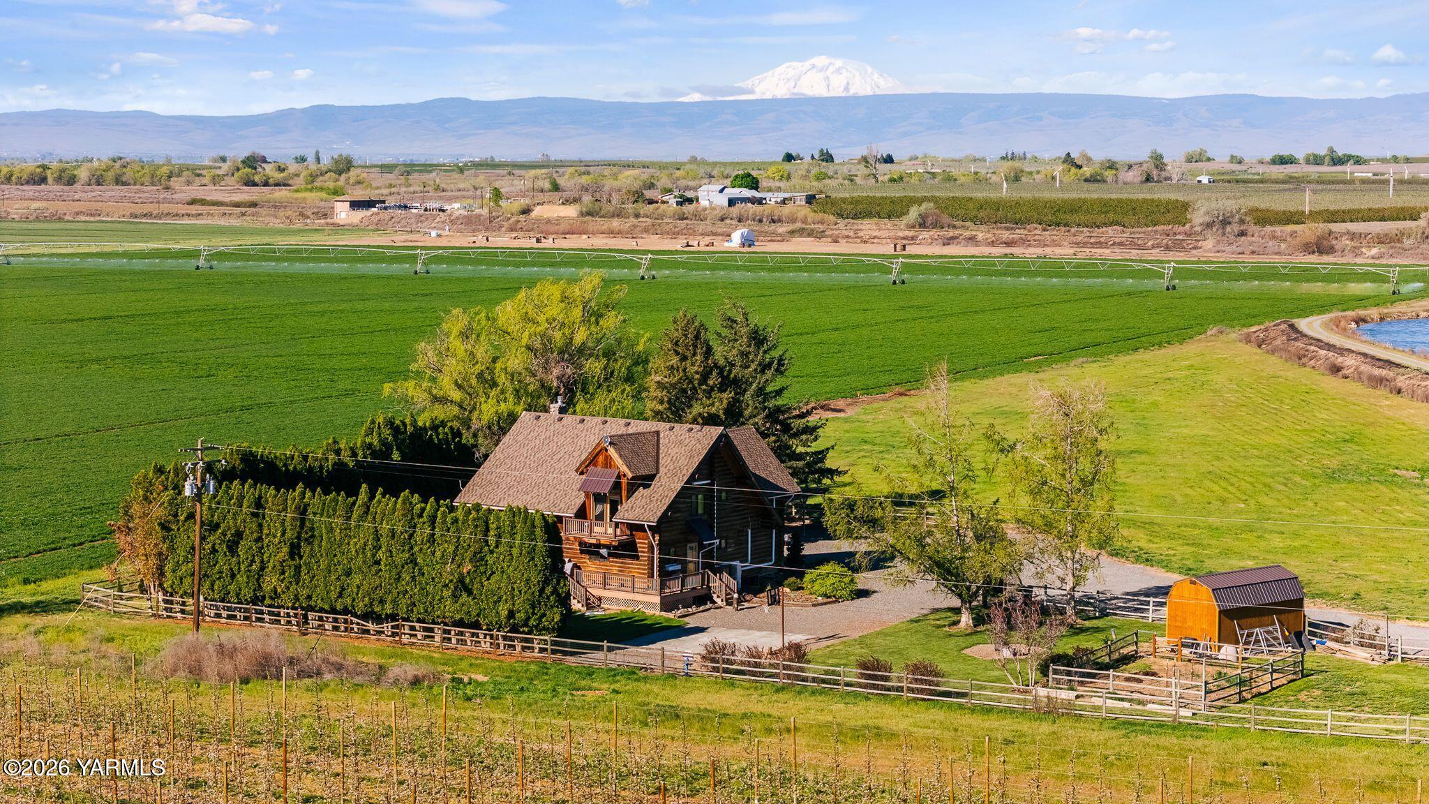 2550 Kays Road Wapato, WA 98951 - Photo 52 of 52 a view of a city with an ocean